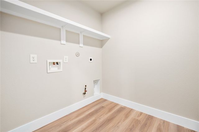 1013 Las Palmas Dr, Rockport, TX 78382