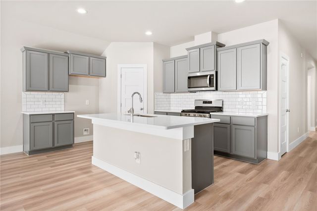 1013 Las Palmas Dr, Rockport, TX 78382