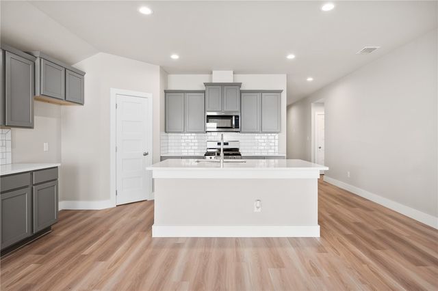 1013 Las Palmas Dr, Rockport, TX 78382