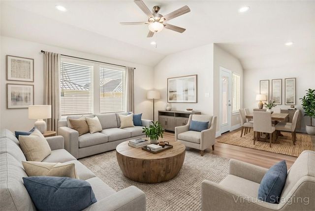 1013 Las Palmas Dr, Rockport, TX 78382