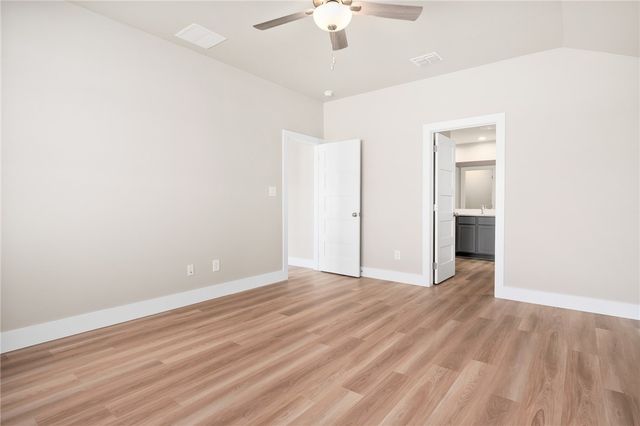 1013 Las Palmas Dr, Rockport, TX 78382