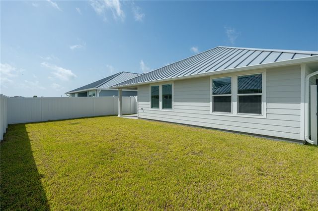 1013 Las Palmas Dr, Rockport, TX 78382