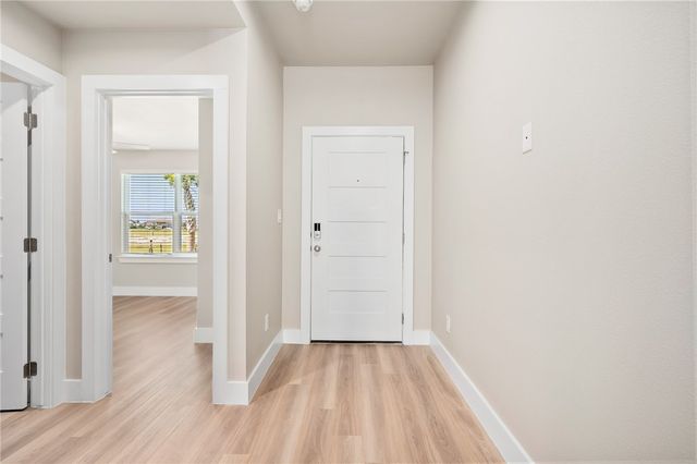 1013 Las Palmas Dr, Rockport, TX 78382