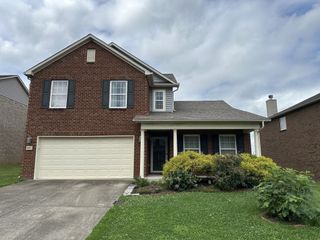 1016 Fulman Rd, Hendersonville, TN 37075