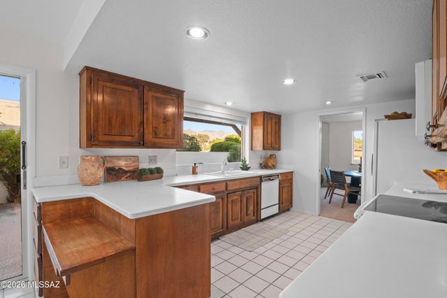 7912 N Casas Cameo, Tucson, AZ 85742