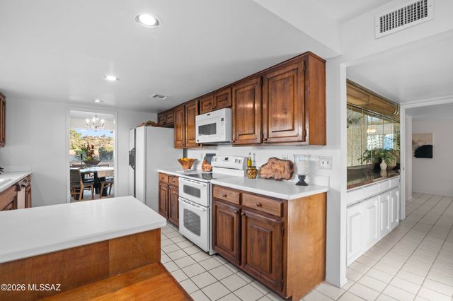 7912 N Casas Cameo, Tucson, AZ 85742