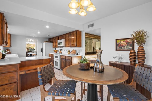 7912 N Casas Cameo, Tucson, AZ 85742