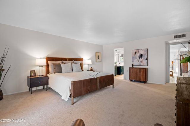 7912 N Casas Cameo, Tucson, AZ 85742