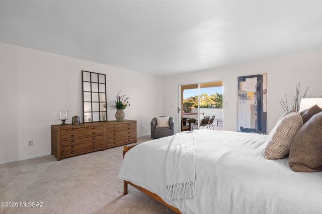 7912 N Casas Cameo, Tucson, AZ 85742