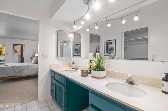 7912 N Casas Cameo, Tucson, AZ 85742