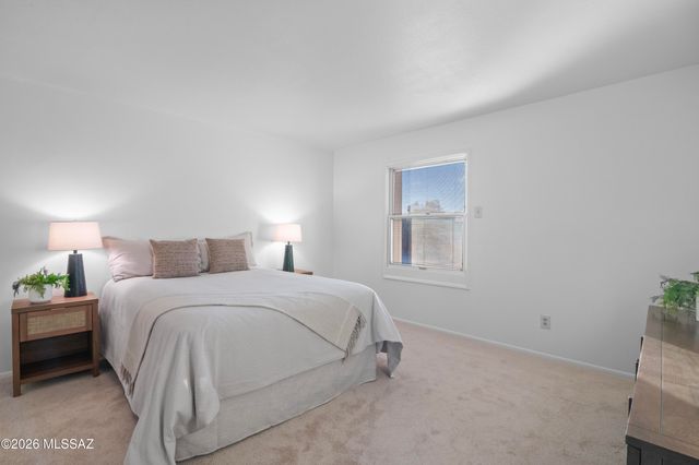 7912 N Casas Cameo, Tucson, AZ 85742