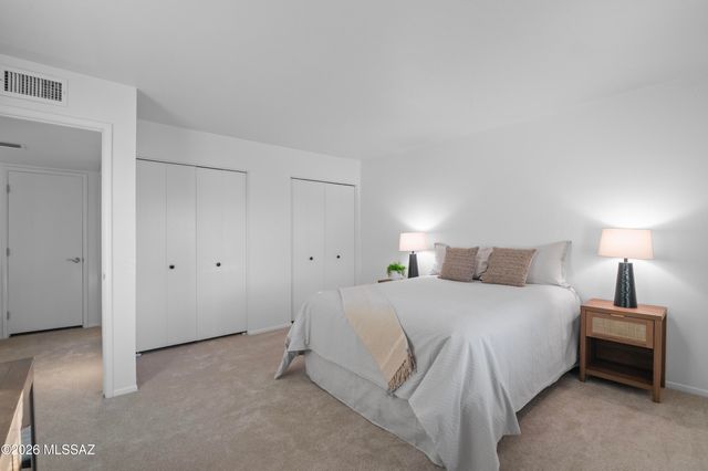 7912 N Casas Cameo, Tucson, AZ 85742