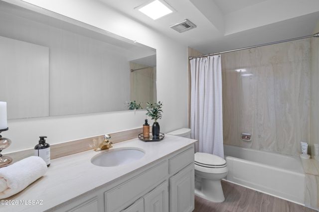 7912 N Casas Cameo, Tucson, AZ 85742