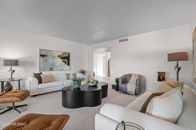 7912 N Casas Cameo, Tucson, AZ 85742