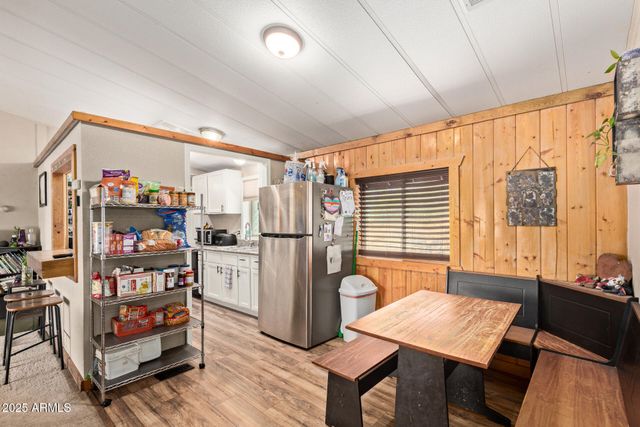 33541 S MOUNTAIN VIEW Road, Black Canyon City, AZ 85324