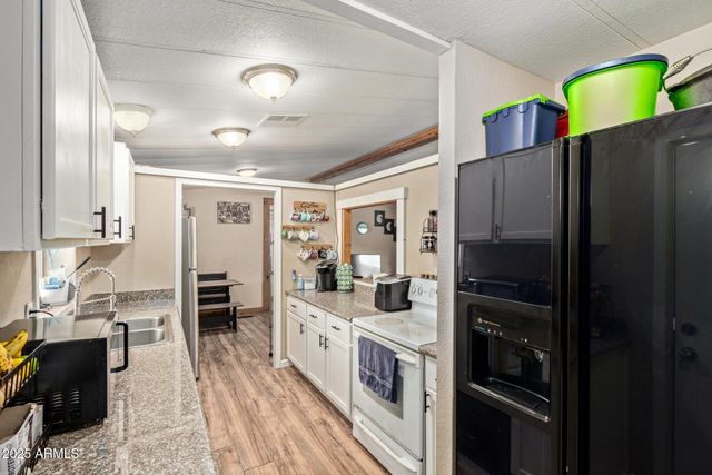 33541 S MOUNTAIN VIEW Road, Black Canyon City, AZ 85324