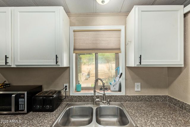 33541 S MOUNTAIN VIEW Road, Black Canyon City, AZ 85324