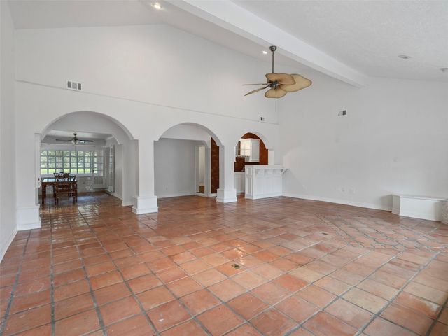 935 Magnolia Street, Lake Jackson, TX 77566