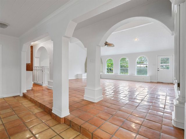 935 Magnolia Street, Lake Jackson, TX 77566