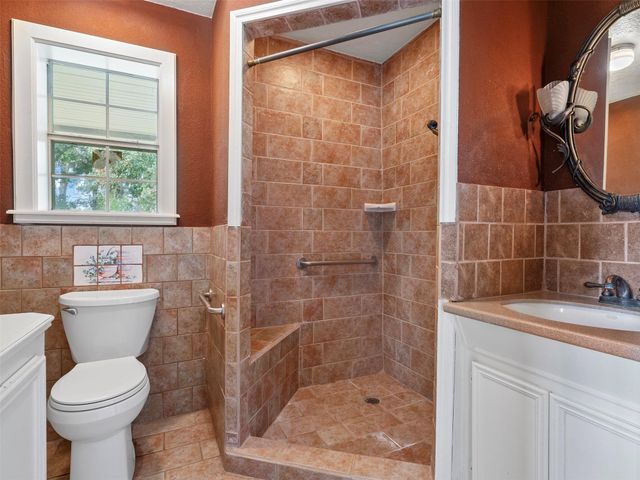 935 Magnolia Street, Lake Jackson, TX 77566