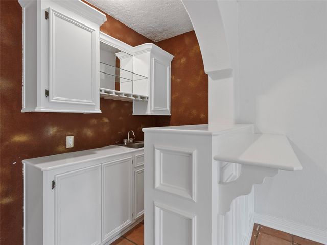 935 Magnolia Street, Lake Jackson, TX 77566