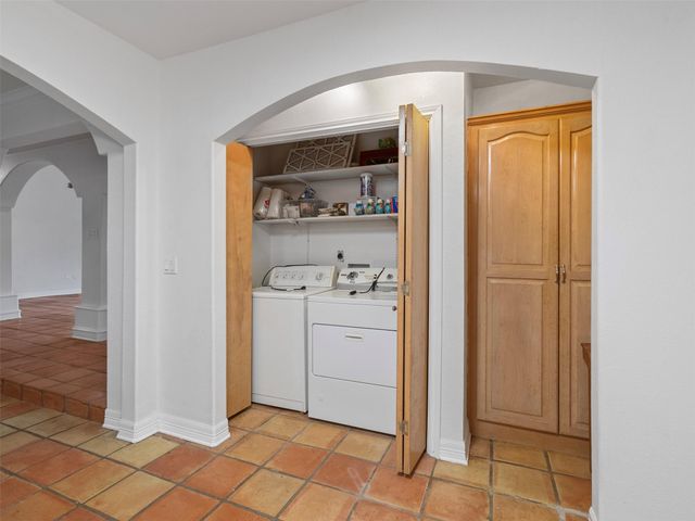 935 Magnolia Street, Lake Jackson, TX 77566