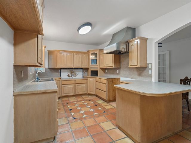 935 Magnolia Street, Lake Jackson, TX 77566