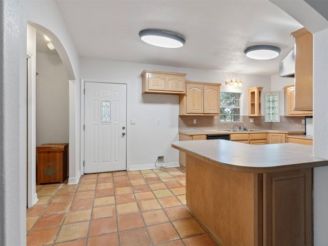 935 Magnolia Street, Lake Jackson, TX 77566