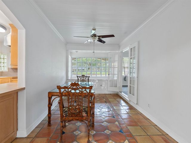 935 Magnolia Street, Lake Jackson, TX 77566