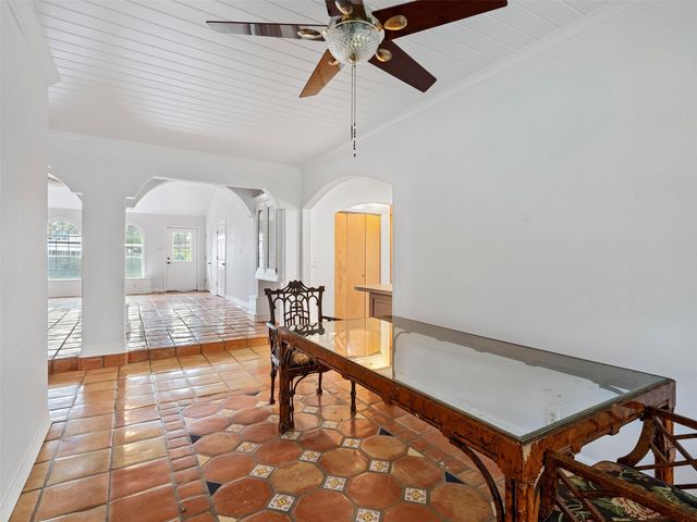 935 Magnolia Street, Lake Jackson, TX 77566