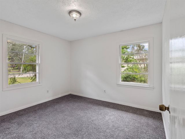 935 Magnolia Street, Lake Jackson, TX 77566