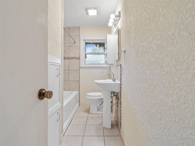 935 Magnolia Street, Lake Jackson, TX 77566