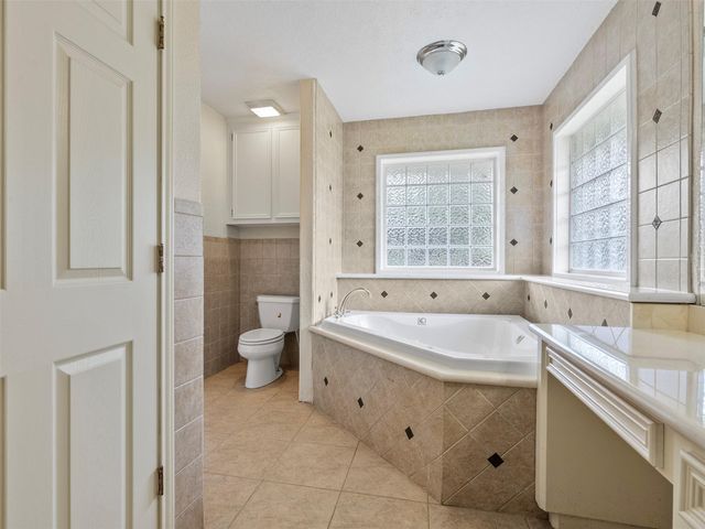 935 Magnolia Street, Lake Jackson, TX 77566