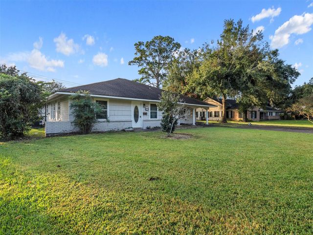 935 Magnolia Street, Lake Jackson, TX 77566