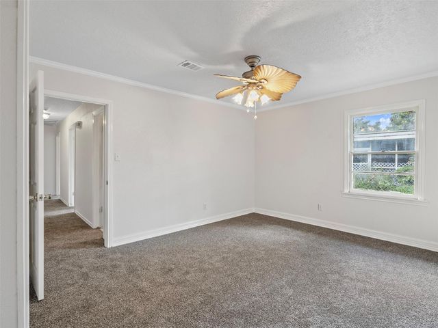 935 Magnolia Street, Lake Jackson, TX 77566