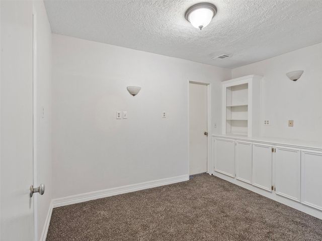 935 Magnolia Street, Lake Jackson, TX 77566