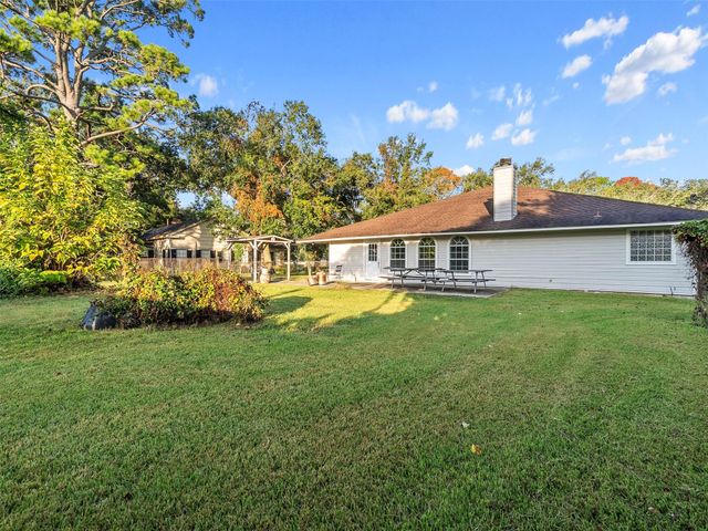 935 Magnolia Street, Lake Jackson, TX 77566