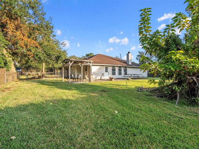935 Magnolia Street, Lake Jackson, TX 77566