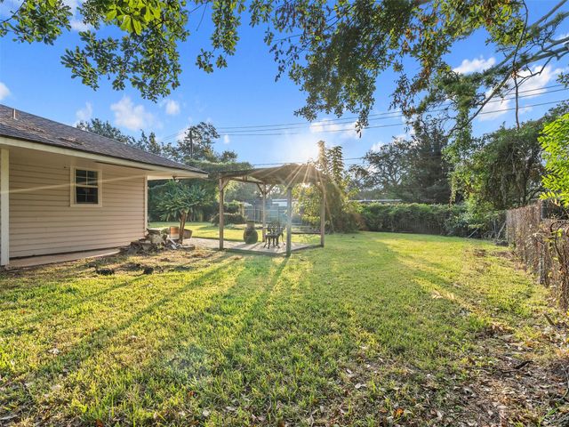 935 Magnolia Street, Lake Jackson, TX 77566