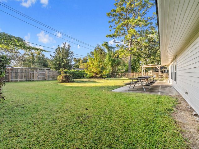 935 Magnolia Street, Lake Jackson, TX 77566