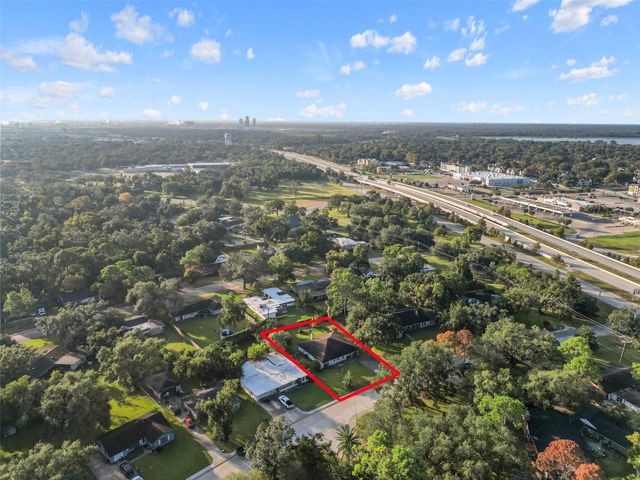 935 Magnolia Street, Lake Jackson, TX 77566