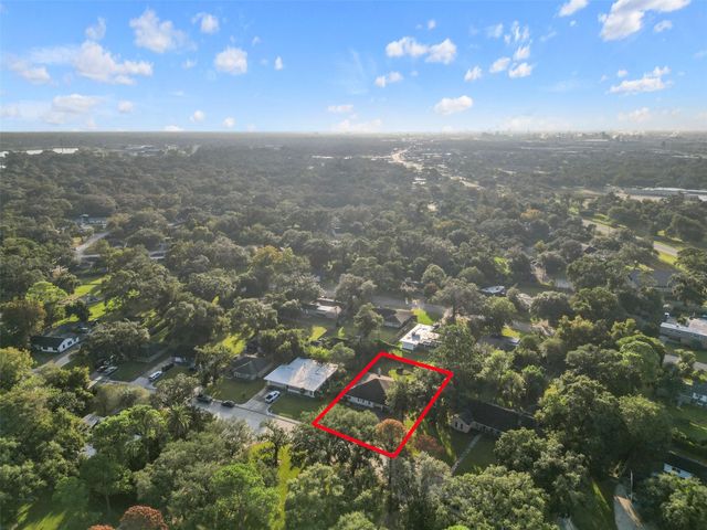 935 Magnolia Street, Lake Jackson, TX 77566