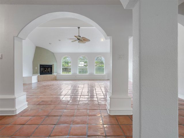 935 Magnolia Street, Lake Jackson, TX 77566