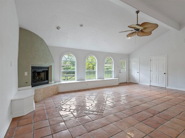 935 Magnolia Street, Lake Jackson, TX 77566