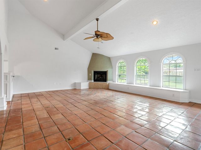 935 Magnolia Street, Lake Jackson, TX 77566