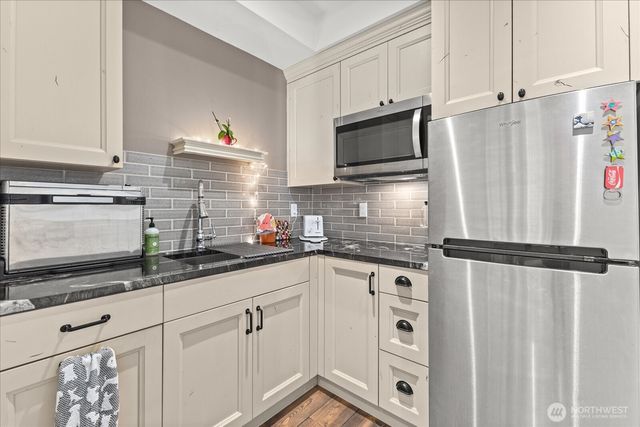 1723 N 128th Street, Seattle, WA 98133