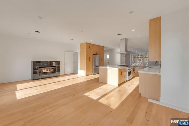 432 Stillwell Avenue A, Fort Lee, NJ 07024