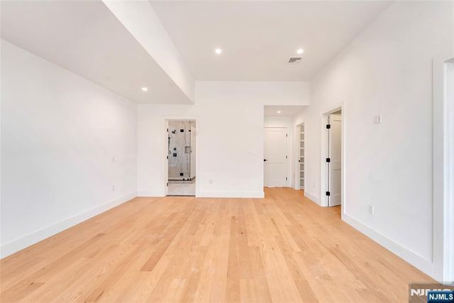 432 Stillwell Avenue A, Fort Lee, NJ 07024