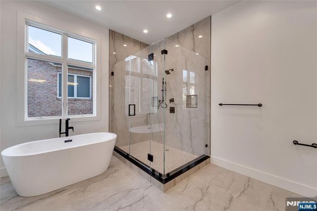 432 Stillwell Avenue A, Fort Lee, NJ 07024