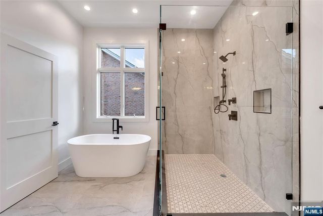 432 Stillwell Avenue A, Fort Lee, NJ 07024